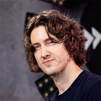 Өмірбаян Dean Lewis