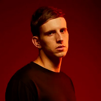 Өмірбаян Illenium