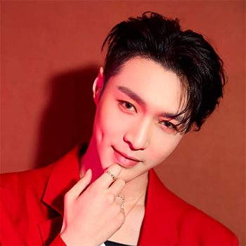 Өмірбаян LAY