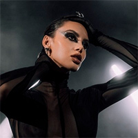 Өмірбаян Sara Landry