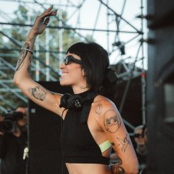 Мұқаба Indira Paganotto - Alien