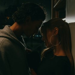 Мұқаба AYLIVA - Wie?