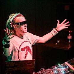 Мұқаба John B - Energy