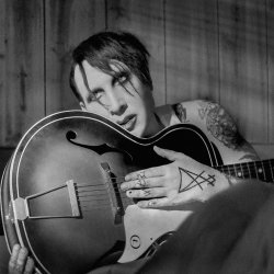 Мұқаба Marilyn Manson - God's Gonna Cut You Down