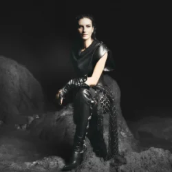Мұқаба Laura Pausini - RITORNO AD AMARE