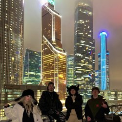 Мұқаба EVEN CUTE & ЯКОРЪ & НАВЕРНОЕ ПОЭТ feat. Derzko69 - Welcome to Moscow
