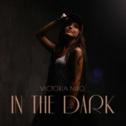 Мұқаба Victoria Niro - In the dark