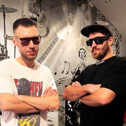 Мұқаба 2xA & GG Zone - Sweet Dreams (Are Made Of This)
