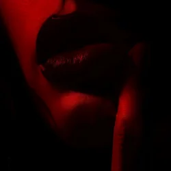Мұқаба USTYM - Торкнися вустами